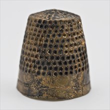 Copper molded thimble, thimble sewing kit soil find copper metal, cast Copper molded thimble with pits at the top passing