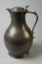 Tinsmith: Johannes Daniël Druy, Jug with pear-shaped body, hinged lid and question mark-shaped ear, supper liturgical container