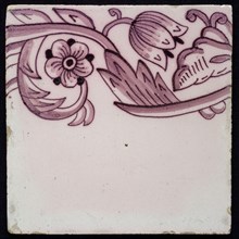 Border tile, purple on lilac fond with tulip garland, flower with five oval petals, leaves, tulip fin on whole, yellow pottery