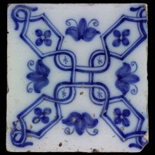 Ornament tile, blue on white, central braided decor along two diagonals, with four flowers on the cutting edge of the diagonals