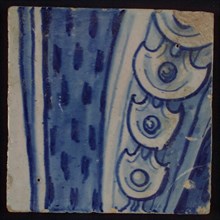 Tile with blue decoration, tile picture footage fragment ceramics pottery glaze, d 1.4