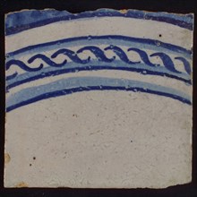 Tile with blue curved edge with decoration, tile picture footage fragment ceramic pottery glaze, d 1.3