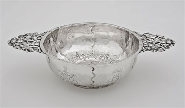 Silver brandy bowl, brandy bowl bowl holder silver, ears) 23,0, stamped decoration engraved cast Round low bowl with narrow flat