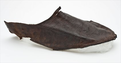 Fragment leather shoe, right shoe with cut on the instep, shoe footwear clothing soil find leather, tanned cut sewn Fragment