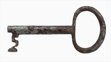 Hand-forged key with three incisions in narrow beard, round thick handle with oval handle, key iron value foundations iron metal