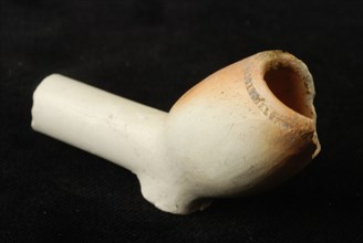 Clay pipe, pipe bowl, marked and double conical in shape, misbaksel, clay pipe smoking equipment smoke floor pottery ceramics
