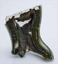 Fragment of 'Kuttrolf', 'Glückerflasche' or squeeze bottle, bottle holder bottomfound glass, free blown and formed Fragment