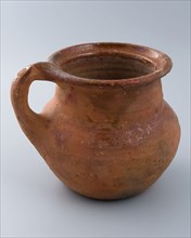 Earthenware chamber pot with curved bottom, crocheted and standing sausage ear, pot holder sanitary soil found ceramic