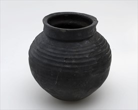 Black ball pot with raised edge, coarse twisted arms on the shoulder, ball pot pot holder soil find ceramics pottery, hand