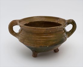Pottery cooking pot on three legs, low and wide model with two pinched ears, glazed, grape cooking pot tableware holder