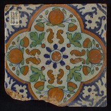 Elias Jasperszn. (?), Ornament tile, central rosette above which orange-pineapples and marigolds, four-sided frame, corner motif