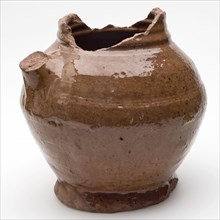 Pottery jug, red shard, fully glazed, on stand, water jug crockery holder soil find ceramic earthenware glaze lead glaze, ring