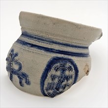 Fragment po, pot holder sanitary soil found ceramics stoneware glaze salt glaze, hand-turned glazed fried Fragment wall and edge