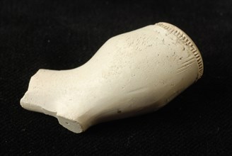 Clay pipe, unnoticed, early English pipe, double conic model with round heel, clay pipe smoking equipment smoke floor pottery
