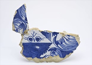 Glued fragment majolica dish with weapon in blue, dish plate board plate soil find ceramic earthenware glaze tin glaze lead
