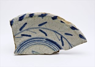 Fragment of majolica dish with wreath decor in the flag, dish plate board plate soil find ceramic earthenware glaze tin glaze