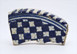 Edge fragment of majolica dish with blue and white checkerplate decor, dish plate board plate soil find ceramic earthenware