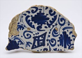 Fragment majolica dish with brushstroke decor in blue, dish plate crockery holder soil find ceramic earthenware glaze tin glaze