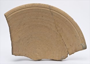 Fragments of biscuit earthenware, semi-finished products from the Rotterdam pottery industry, dish plate crockery holder