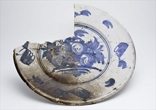 Majolica dish decorated in blue on white background with fruit as performance, dish crockery holder soil find ceramic