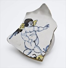 Fragment of the soul of the pleated dish, decorated with polychrome putto, folding dish plate crockery holder soil find ceramics