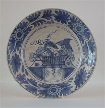 Large majolica dish with blue decor on white fond, fruit basket, back lead glaze, dish crockery holder soil find ceramic