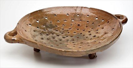 Colander of red earthenware on three legs, two lying sausage ears, colander kitchen equipment earthquake ceramic earthenware