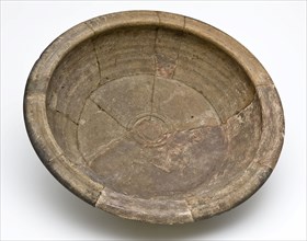 Bowl of brown, coarse earthenware, flat bottom, profiled upper edge, dish crockery holder earth discovery ceramic earthenware