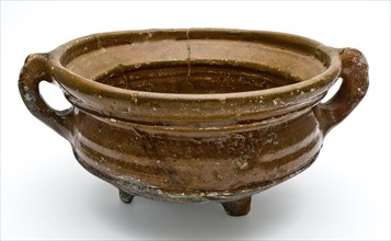 Pottery cooking pot on three legs, wide top edge, two standing ears, grape cooking pot crockery holder kitchenware earth