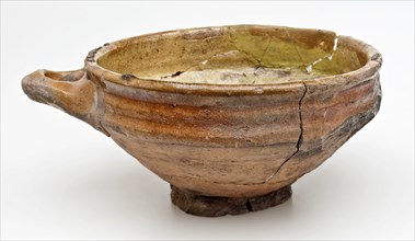 Earthenware pap bowl with lying ear, internally yellow glazed, papkom bowl crockery holder earth discovery ceramics earthenware