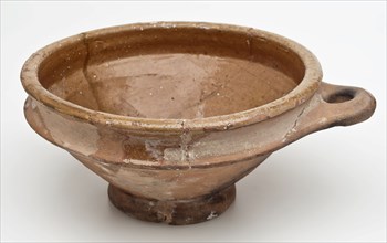 Porcelain bowl of red earthenware, internally glazed, porcelain crockery holder earth discovery ceramic earthenware glaze lead