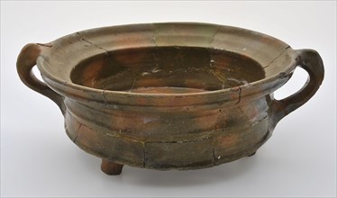 Pottery cooking pot, wide model with straight side wall, three legs, two ears, grape cooking pot tableware holder utensils