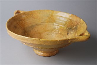Yellow glazed bowl with two ears, funnel shape, stand ring, toothed ridge as decoration, bowl crockery holder soil find ceramic