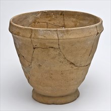 Pottery flowerpot, one hole in the bottom, tapered, foot, flower pot holder soil find ceramic pottery, hand-twisted pierced