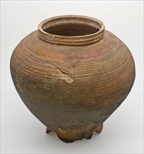 Earthenware storage jar on four long stand fins, comb decoration on the shoulder, storage jar pot holder soil find ceramic