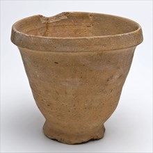 Pottery flowerpot on stand foot, one hole, unglazed, pot holder pottery earthenware ceramic pottery, hand-turned, pierced baked