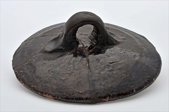 Dark brown lying around pottery lid with ear, lid closure soil found ceramic earthenware glaze lead glaze, hand-turned glazed