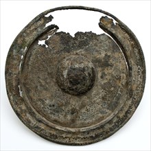 Tin plate or lid with vines and flower decoration, lid closure part bowl crockery holder soil find tin metal, cast Pewter plate