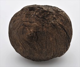 Wooden ball, ball soil find wood thread, sawn turned Wooden ball (walnut?) Twisted along wood weathered in side end three