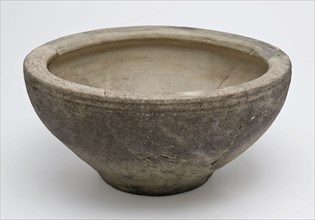 Gray bowl on small standing surface, curved upper edge, Roman, bowl crockery holder soil find ceramic pottery, hand-turned