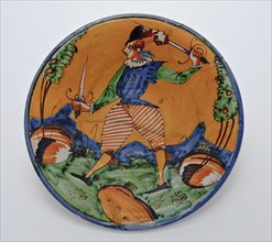 Dish, Monteluposchotel, polychrome nobleman with sword and dagger in hands, dish crockery holder soil find ceramic earthenware