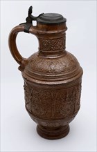 pottenbakker: Hermann Wolters, Brown stoneware gun with tin lid, gun jug tableware holder soil find ceramic stoneware glaze salt