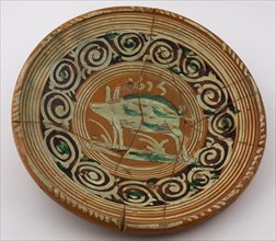 Dish with pig or boar in the mirror, sludge technique and sgraffito, 1615, dish plate crockery holder soil find ceramic