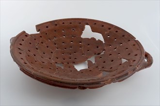 Pottery colander on three legs, two lying ears, red shard, fully glazed, colander kitchen equipment earthquake ceramic