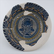 Majolica dish on stand, in the mirror flowering plant in Wanli style, dish plate crockery holder soil find ceramic earthenware