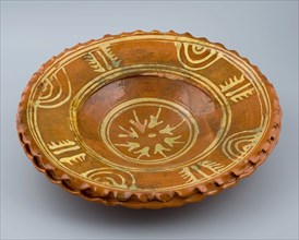 Earthenware dish with double corrugated outer edge and silt decoration on mirror and flag, dish crockery holder soil find