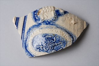 Fragment stoneware chamber pot, decorated with lion and cartouche with rider, pot holder sanitary soil find ceramics pottery