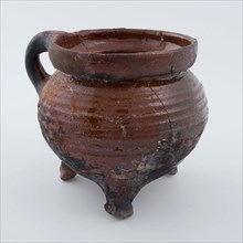 Small pottery cooking jug with rotations and fire stroke, on three legs, grape cooking pot crockery holder kitchenware