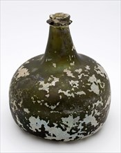 Small round-bellied bottle, belly bottle bottle holder soil find glass, bottom leftover body Body with convex wall to convex