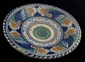 Majolica dish with polychrome rosette in the mirror, dish crockery holder soil find ceramic earthenware glaze tin glaze lead